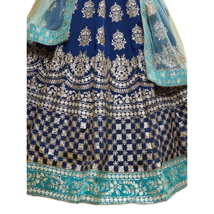 Lehenga Choli de demoiselle d'honneur en soie brodée bleue glamour avec Dupatta pour les mariages et les festivals - Product Image 1