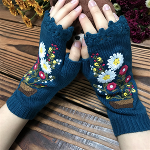 S9528 femmes fait à la main gris tricoté automne hiver gants chauffants rétro Crochet Floral acrylique gants mitaines pour temps froid - Product Image 4
