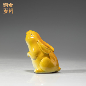 Tong Jin Sui Yue Adorable figurine de lapin en cuivre coloré pour la décoration de la maison et du bureau - Product Image 4