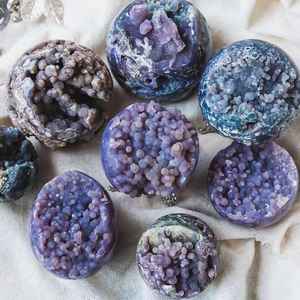 Venta al por mayor de Esferas/Corazones de Cristal de Ágata Uva Calcedonia Pulidos, Espécimen Mineral de Feng Shui, Ornamento Natural Curativo Único para el Hogar - Product Image 6