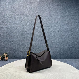Bolso de hombro de moda para otoño/invierno, hecho de material PU, estilo vintage, de gamuza, para mujer, de gran capacidad, tipo mochila. - Product Image 1