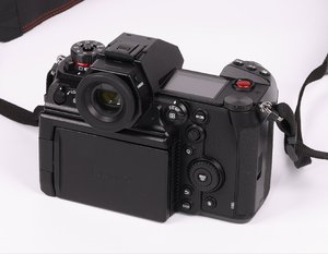 Appareil photo hybride plein format CMOS Lumix S1H 6K d'occasion, 24,2 MP - Product Image 3