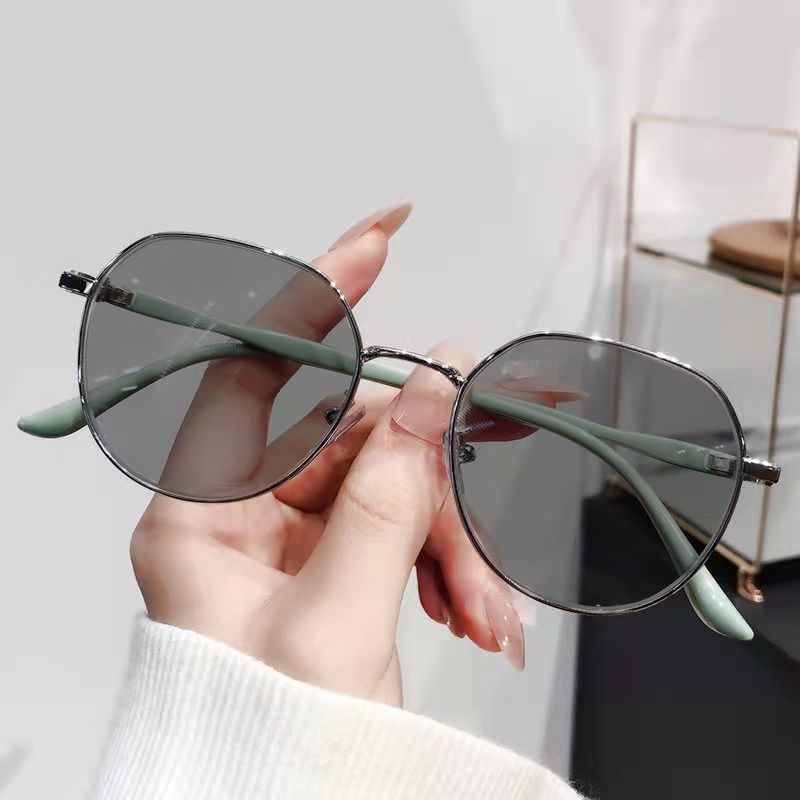 Green frame photochromic gray lens
