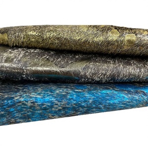 Funda para Ropa con Acabado de Cerdas de Crin y Detalles Dorados, Color Bronce Dorado con Acabado de Bronce de Arma, Resistente a las Arrugas, Nueva Versión - Product Image 3