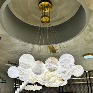 Lustre contemporain en onyx naturel en forme de nuage, design multi-globes en cluster, <span class=keywords><strong>suspension</strong></span> en <span class=keywords><strong>laiton</strong></span> pour salon haut de gamme - Product Image 2