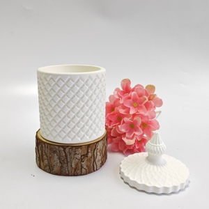 Juego de Regalo de Lujo de Fábrica OEM, Frascos de Yeso Hechos a Mano con Tapas, Velas Aromáticas de Cera de Soja y Parafina para Decoración del Hogar en Pascua y Ramadán - Product Image 5