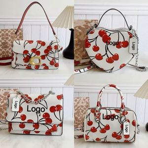 Bolso Bandolera de Lujo para Mujer, Bolso de PU Retro con Estampado de Cerezas, Cadena y Logotipo, en Caja de Regalo - Product Image 1