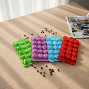 Ensemble de moules en silicone en forme de fleur à 15 cavités pour la décoration de biscuits, de glaces et de gâteaux, et la fabrication de blocs de cire - Product Image 3