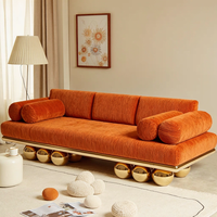 Canapé en tissu de luxe italien, design moderne, structure en acier inoxydable, trois places, mobilier pour salon de villa et projets de manoir