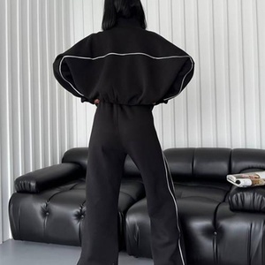 ชุดวอร์มพิมพ์ลายตามสั่ง ระบายอากาศได้ดี ทรงหลวมสำหรับผู้หญิง ผลิตจากโพลีเอสเตอร์ 100% เสื้อฮู้ดแบบซิป กางเกงวอร์มขาบาน แต่งดีเทลขาดๆ - Product Image 5