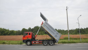 Chasis reforzado de camión volquete de alta carga, ideal para trabajos de transporte de lodo de construcción a campo traviesa - Product Image 2