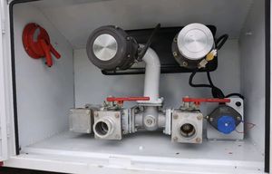 Châssis de véhicule spécial HOWO 4x2 d'occasion, 5 tonnes, stockage d'huile |   Préconfiguré pour la manutention de carburant diesel, transmission manuelle 150-250 CV - Product Image 3