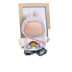 Set de Ropa DIY para Muñecas de Peluche de 17 cm, Unisex, con Camiseta de Manga Corta, Sombrero de Pescador y Jeans - Línea de Moda - Product Image 4