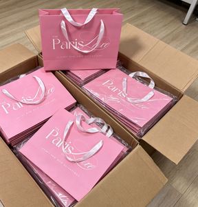 Sacs cadeaux en papier pour boutique de vêtements de luxe avec logo imprimé personnalisé et carte de remerciement - Product Image 5