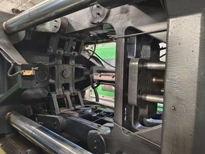 Máquina de moldeo por inyección de plástico horizontal haitiana usada, 380 toneladas con componentes centrales, bomba de Motor PLC, tornillo de cojinete de caja de cambios - Product Image 3
