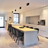 Armoires de cuisine modernes sur mesure à finition brillante avec conception gratuite, y compris l'évier, les charnières et l'îlot, meubles de cuisine modulaires