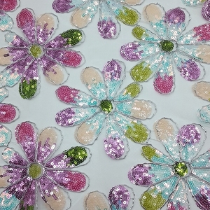 Tissu en maille à sequins brodés à motif Ramage multicolore brillant haut de gamme, respirant, durable et à séchage rapide pour vêtements et décoration intérieure - Product Image 2