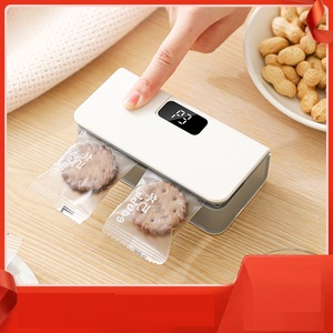 เครื่องซีลถุงพลาสติกแบบแม่เหล็ก 2 in 1 กึ่งอัตโนมัติ ขนาดเล็ก ชาร์จไฟได้ สำหรับซีลถุงขนมขบเคี้ยวในครัวเรือน - Product Image 4