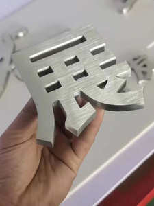 ตัวอักษรโลหะ 3 มิติ สีทอง ขัดเงา สแตนเลส สำหรับป้ายธุรกิจ แบรนด์ ป้ายโฆษณาติดผนัง บริษัทรถยนต์ ป้ายบอกทิศทาง ตกแต่ง - Product Image 4