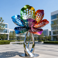 Sculpture florale en acier inoxydable arc-en-ciel, design de pétales de feuilles irisées, décoration artistique pour l'aménagement paysager des places publiques et des jardins