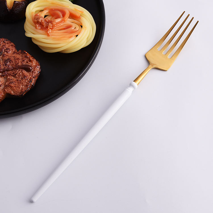 Tenedor-oro blanco