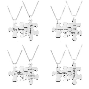 Collier pendentif en acier inoxydable pour couple, avec pièces de puzzle « Son Roi, Sa Reine, Son Fou, Sa Bizarre, Maman, Papa, Amoureux, Autisme » - Product Image 4