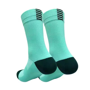Chaussettes de cyclisme en maille à séchage rapide – Durables, mi-mollet, respirantes pour la course, l'entraînement et les sports de plein air - Product Image 3