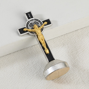 Ornamen Salib Katolik Religius Yesus Kristus dengan Cetakan Huruf 3D Berlapis Emas Paduan - Product Image 4