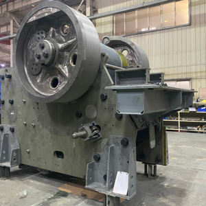 เครื่องบดกรามเคลื่อนที่ <span class=keywords><strong>PE</strong></span> <span class=keywords><strong>250</strong></span> พร้อมมอเตอร์และเกียร์ 3 ล้อขับเคลื่อน กำลังการผลิตสูงสุด 330 ตัน/ชม. สำหรับการบดหิน - Product Image 3