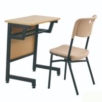 Ensemble de bureau et chaise d'école en bois à hauteur fixe, table d'étude avec panneau frontal et panier à fils, mobilier étudiant robuste et durable