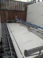 Machine à tisser les tapis en jonc et les bandeaux pour rideaux en aiguilles de pin