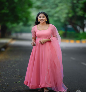 Ensemble de costume Anarkali rose élégant avec belle robe classique Dupatta facile à porter et Kurti élégant avec Salwar - Product Image 1