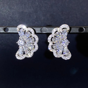 Orecchini a Perno a Forma di Goccia con Petali per Donne, Design Floreale Elegante, Accessori per Orecchie da Indossare Quotidianamente - Product Image 6