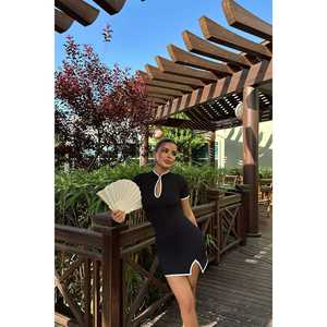 Robe à imprimé floral avec bordure noire, col carré, manches bouffantes, élégante et sobre, idéale pour le travail ou les soirées, kaftan, logo personnalisé, prix abordable - Product Image 6