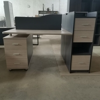 Poste de travail de bureau moderne 2 4 6 places avec panneau MFC Poste de travail de centre d'appel en bois massif Caractéristique convertible