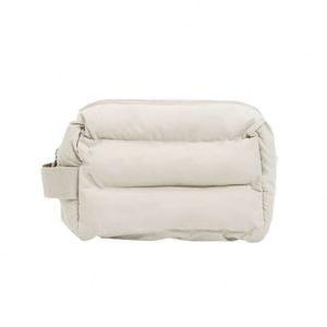 Sac de Maquillage Matelassé en Toile de Polyester Durable avec Fermeture Éclair, Personnalisable avec Logo, Doux et Luxueux, pour Cosmétiques et Houppettes – Vente en Gros - Product Image 1