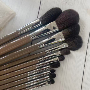 Juego de 10 brochas de maquillaje de pelo de ardilla con mango de madera, brochas súper suaves para polvos faciales y rubor para maquilladores - Product Image 4