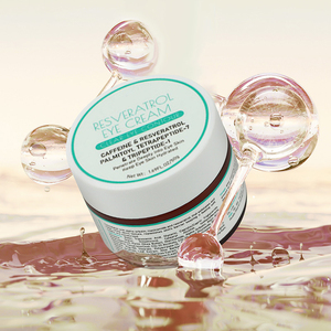 Crema Hidratante Reafirmante y Blanqueadora para Cuello y Pecho con Resveratrol, Aloe Vera y Té Verde - Product Image 1