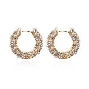 Маленькие серьги-кольца Huggie с жемчугом, золотые минималистичные латунные покрытые фианитами, модная оптовая продажа, круглые дизайнерские женские серьги 2 мм для девочек