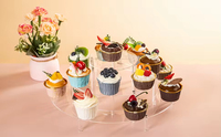 Usine personnalisée écologique 3 niveaux acrylique transparent présentoir demi-lune forme Dessert Table pour objets de collection