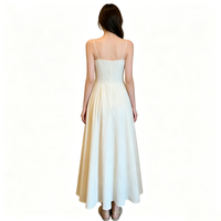 Robe longue beige élégante pour femme, bretelles spaghetti, buste à volants, nouée sur le devant, jupe évasée, idéale pour l'été, la plage ou les invitées de mariage