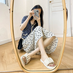 Sandalias Planas de Mujer de Microfibra Blanca con Doble Correa, Elegantes y de Diseño Moderno para el Hogar o la Oficina - Product Image 3