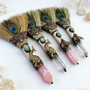 Varita Mágica <span class=keywords><strong>de</strong></span> Cristal <span class=keywords><strong>de</strong></span> Piedra Preciosa Natural Aleatoria Hecha a Mano, Piedra Curativa, Cola <span class=keywords><strong>de</strong></span> Pavo Real, Escoba <span class=keywords><strong>de</strong></span> Bruja para Decoración del Hogar - Product Image 2