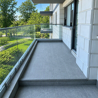 Garde-corps en verre en U pour projets américains, solutions de balustrade en verre de 12-20 mm pour balcons, appartements, hôtels, centres commerciaux et villas