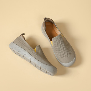 Chaussures pour mères à pieds larges pour le printemps Baskets décontractées confortables à semelles souples Extra Large Bunion <span class=keywords><strong>Old</strong></span> Beijing Chaussures en tissu pour femmes - Product Image 2