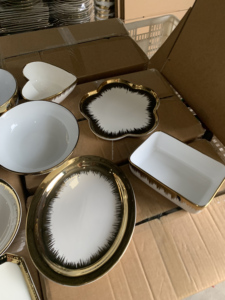<span class=keywords><strong>Vaisselle</strong></span> en céramique blanche avec bord doré, bols et assiettes de formes variées, prix direct usine JIUWANG, vendu par carton - Product Image 5