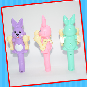 Jouet de boxe en plastique de vente chaude Super Rabbit Fist avec Candy Cheap Toys - Product Image 4