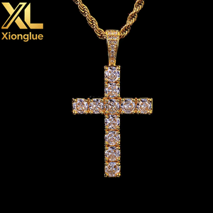 Collar con Colgante de Aleación de Cobre Brillante con Cadena de Cuerda Chapada en Oro de 18K, Diseño de Cruz con Circonita Grande, Estilo Punk Unisex, Mejor Calidad - Product Image 2