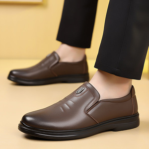 รองเท้าโลฟเฟอร์หนังแบบสวมสำหรับผู้ชายสีน้ำตาลส้นเตี้ยระบายอากาศได้ดีรองเท้าลำลองสำหรับพ่อวัยกลางคนสไตล์อังกฤษสีทึบ - Product Image 3