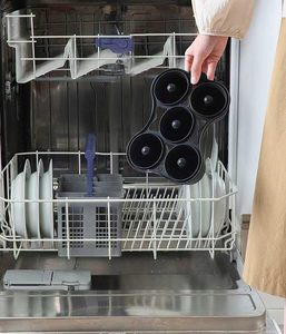 Molde de silicona para donas para freidora de aire de 8QT-10QT, molde para hornear donas y bagels, para <span class=keywords><strong>5</strong></span> donas, resistente al calor y apto para microondas - Product Image 4
